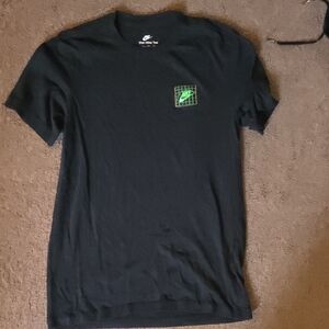 Nike Black and Green Short Sleeve Tee Small
